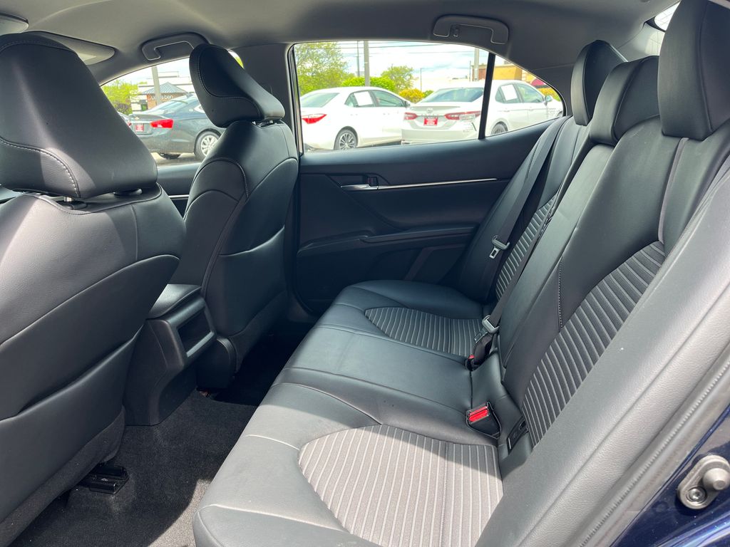 2022 Toyota Camry SE photo
