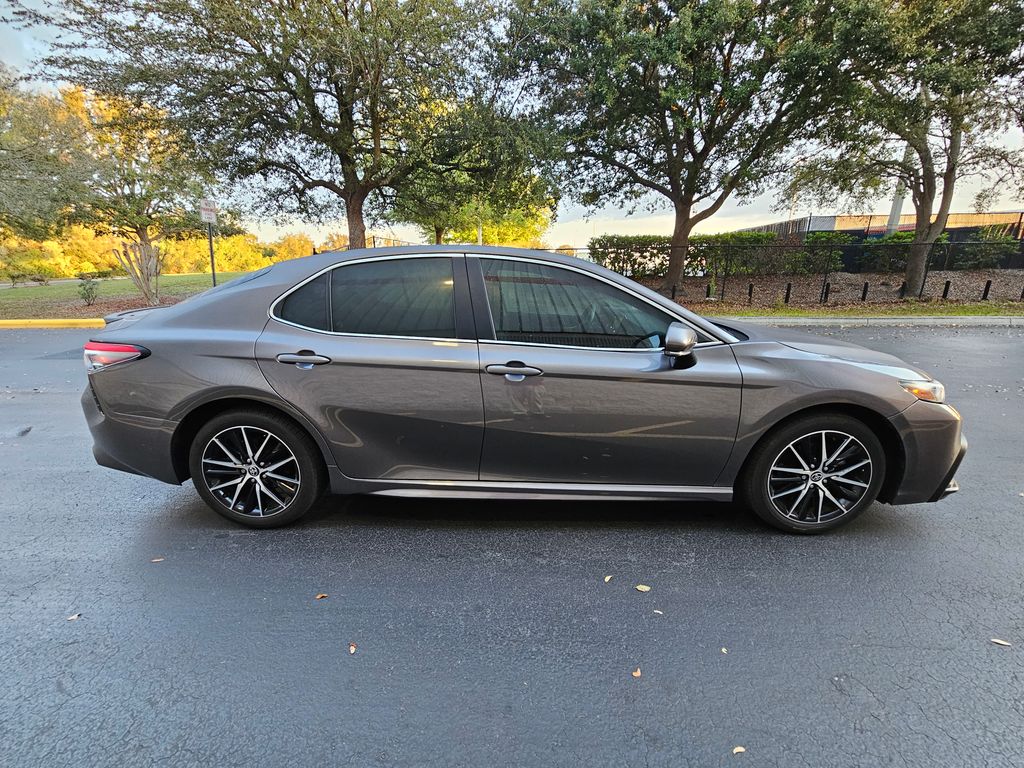 2024 Toyota Camry SE 6