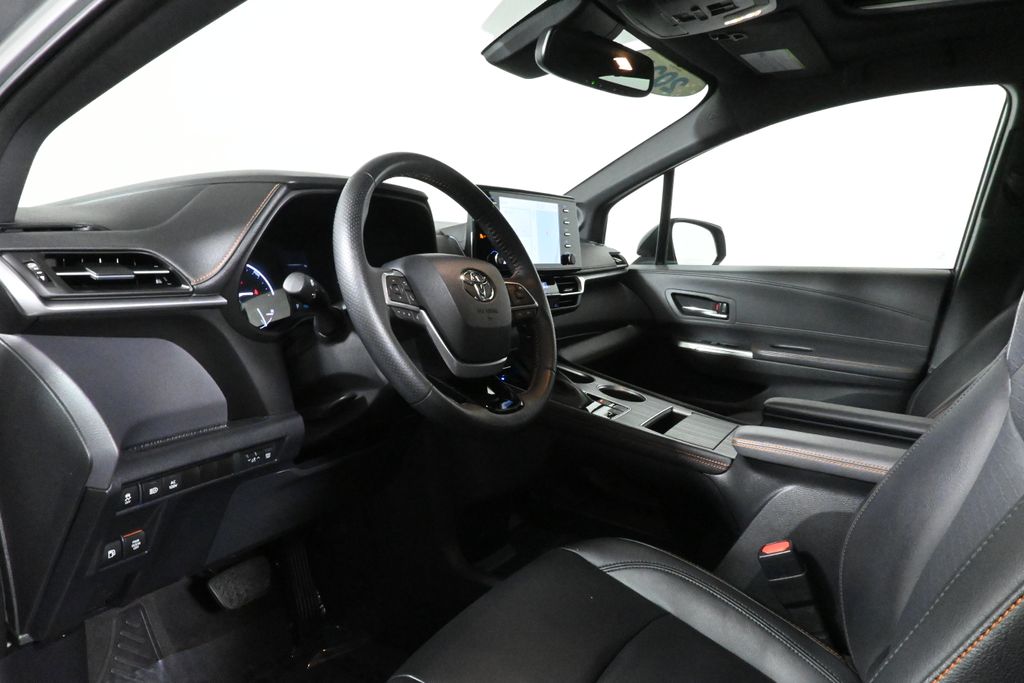 Thumbnail: 2021 Toyota Sienna - 15