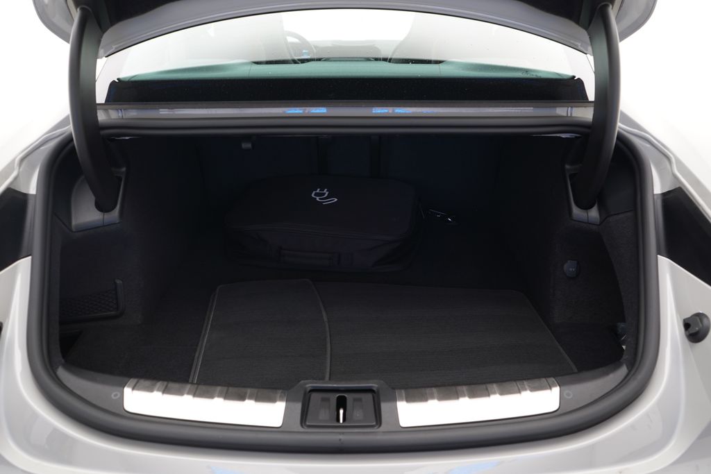 Thumbnail: 2022 Porsche Taycan - 12