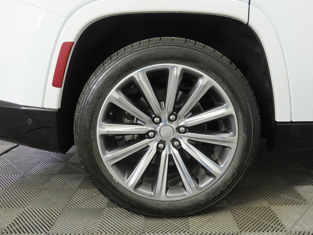 Thumbnail: 2023 Jeep Grand Wagoneer - 31