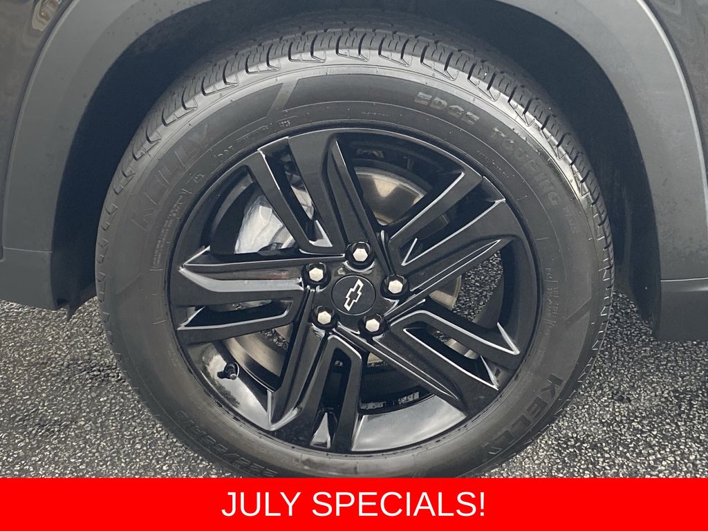 Used 2025 Chevrolet Trax SUV