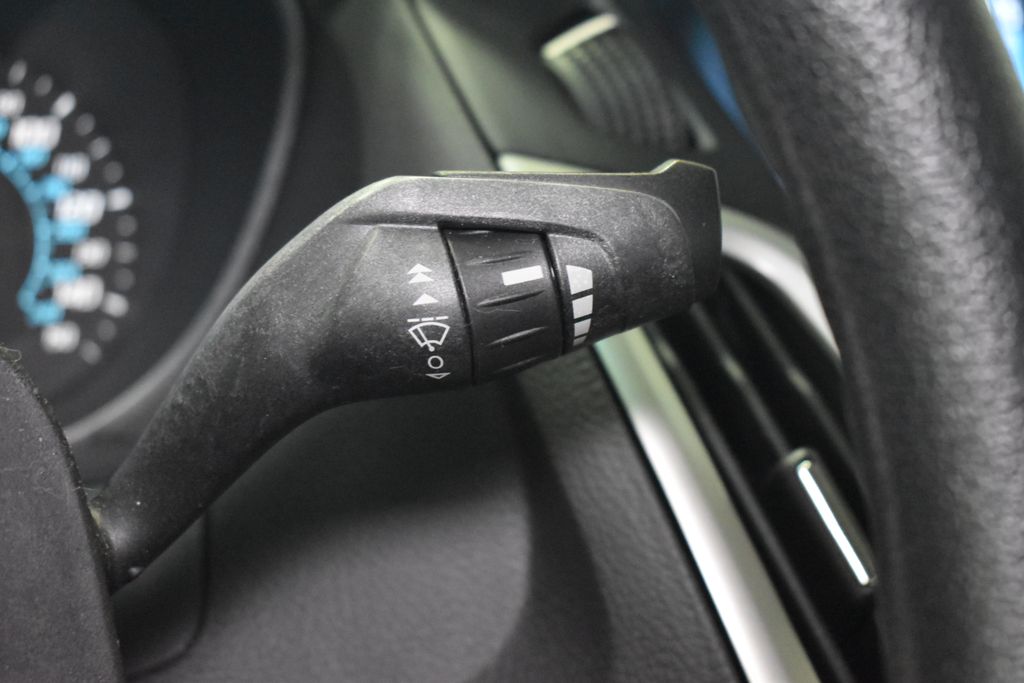 2012 Ford Focus SE 24