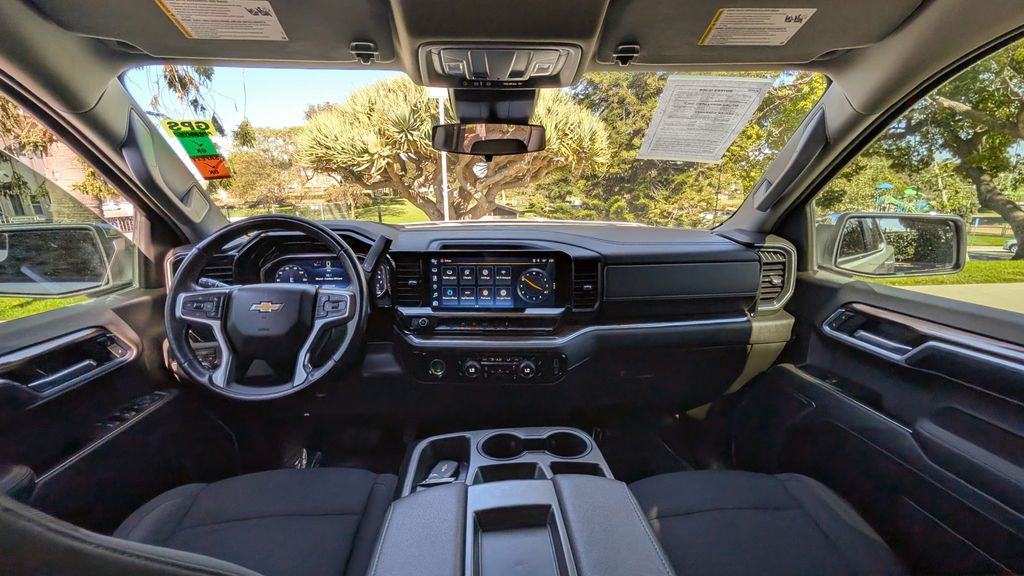 Used 2022 Chevrolet Silverado 1500 LT 4D Crew Cab