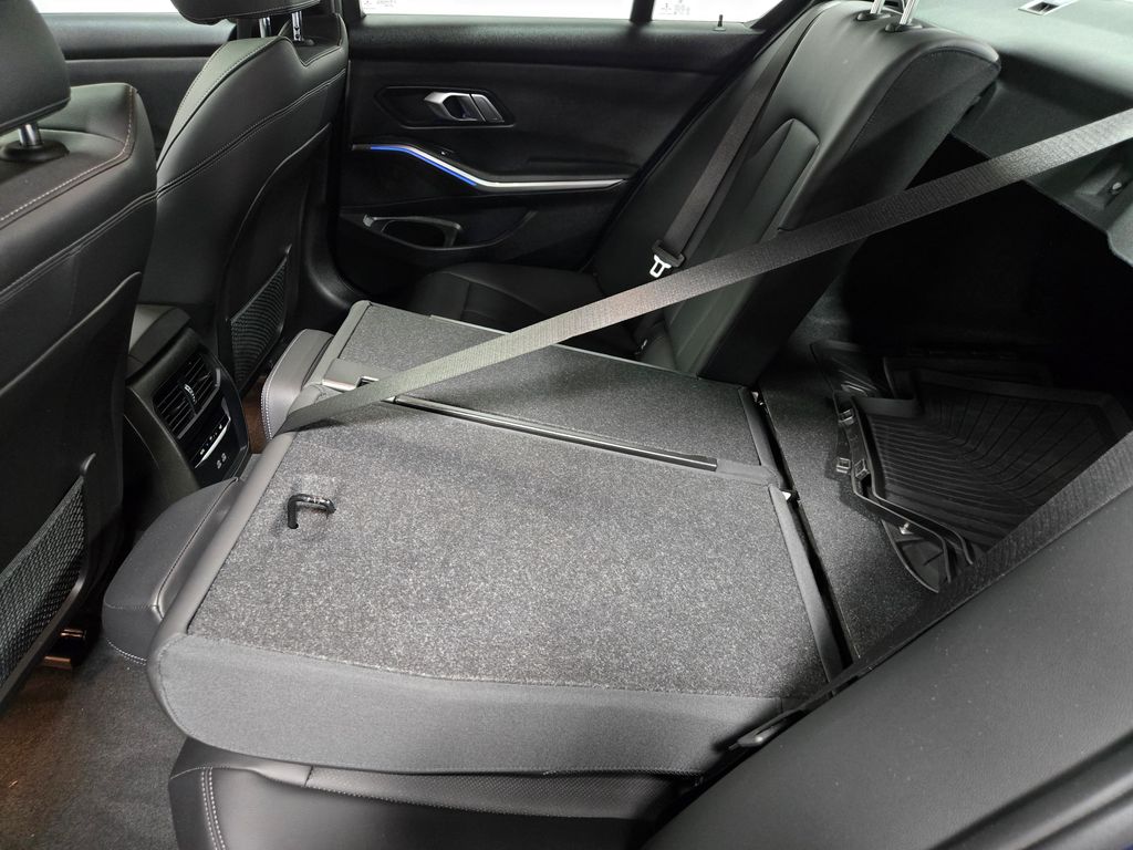 2022 BMW 3 Series 330i - Photo 37