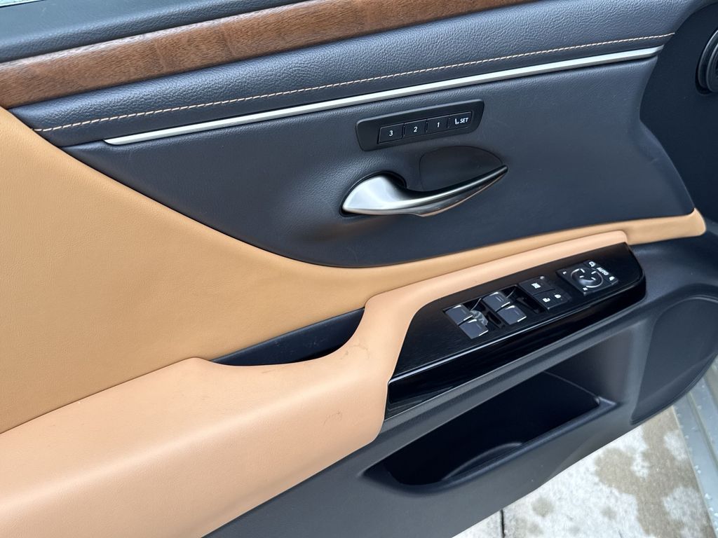 Thumbnail: 2025 Lexus ES - 29