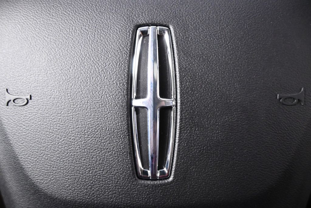 New 2026 White Lincoln Premiere image 37