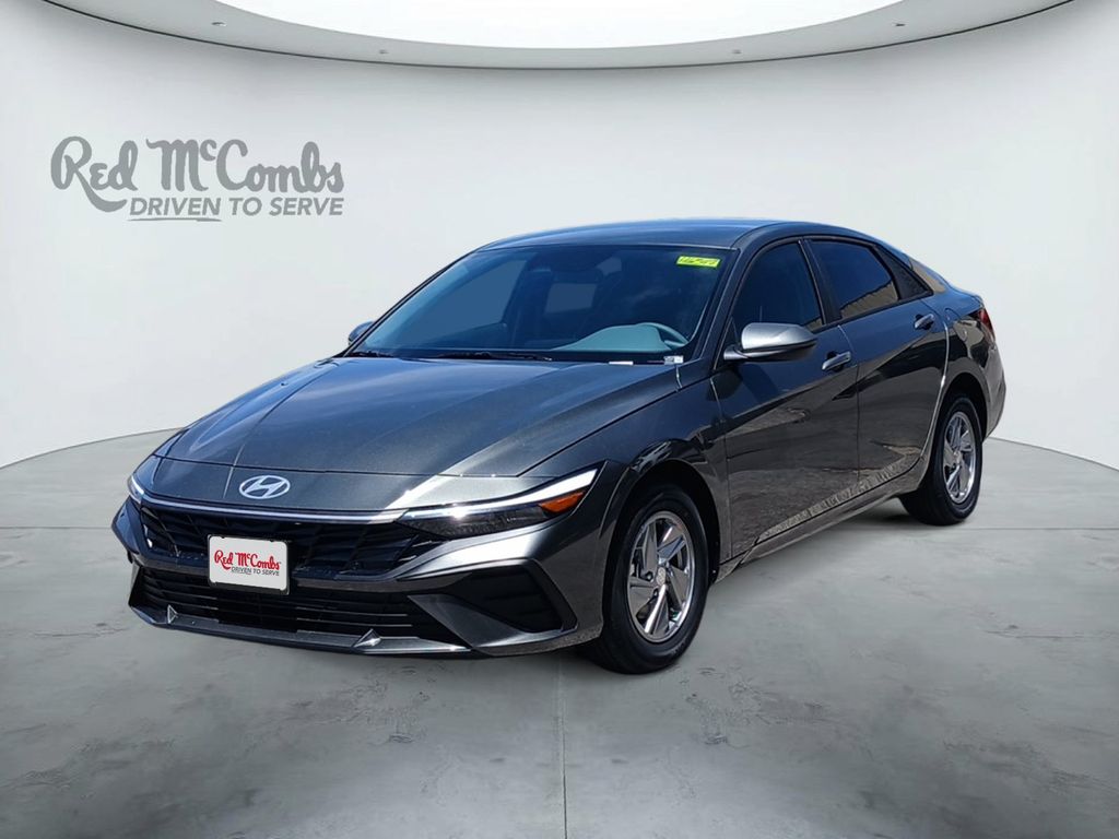 Gray 2026 Hyundai Elantra Sedan Front-Wheel Drive Continuously Variable Transmission