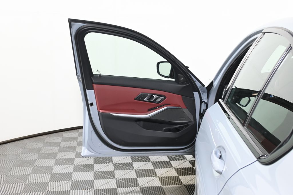 Thumbnail: 2024 BMW 3 Series - 24