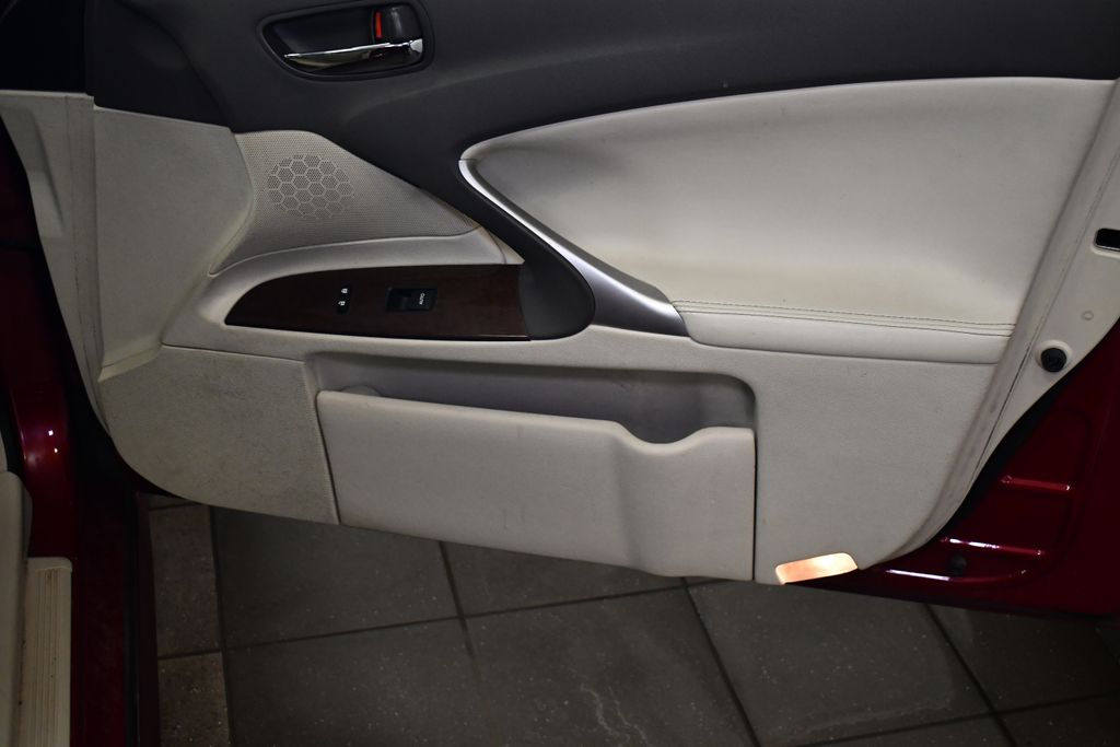 Thumbnail: 2013 Lexus IS - 26