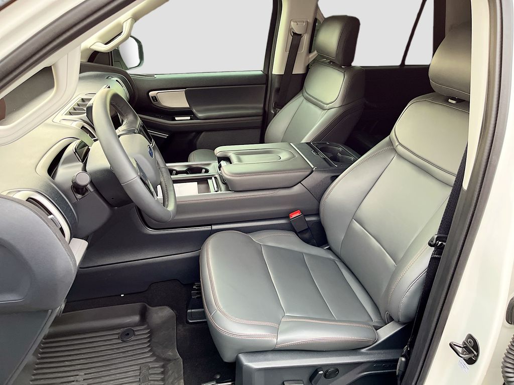 Used 2025 White Ford Active image 22