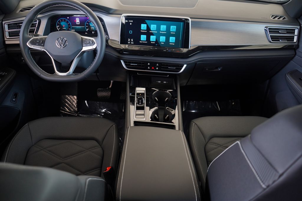 2025 Volkswagen Atlas SE 8