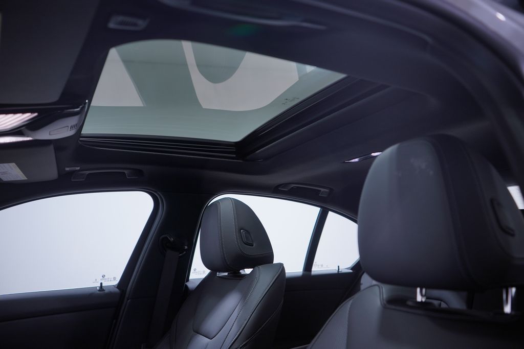 Thumbnail: 2025 BMW 3 Series - 8