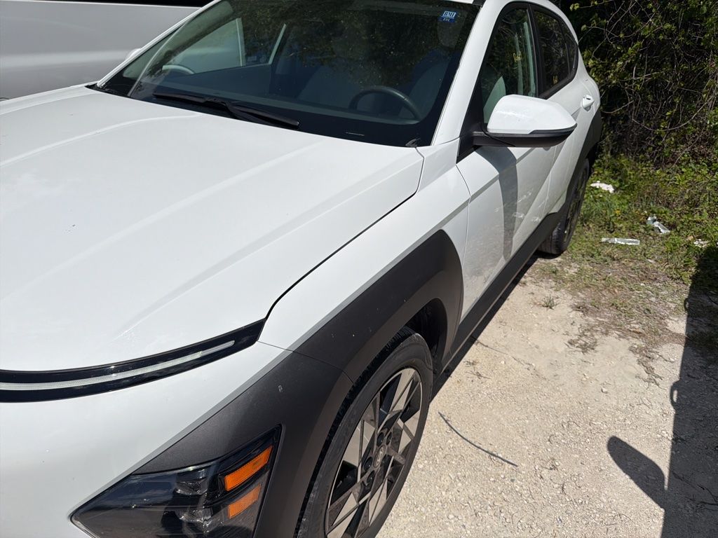 White 2025 Hyundai Kona SEL FWD SUV / Crossover Front-Wheel Drive Continuously Variable Transmission