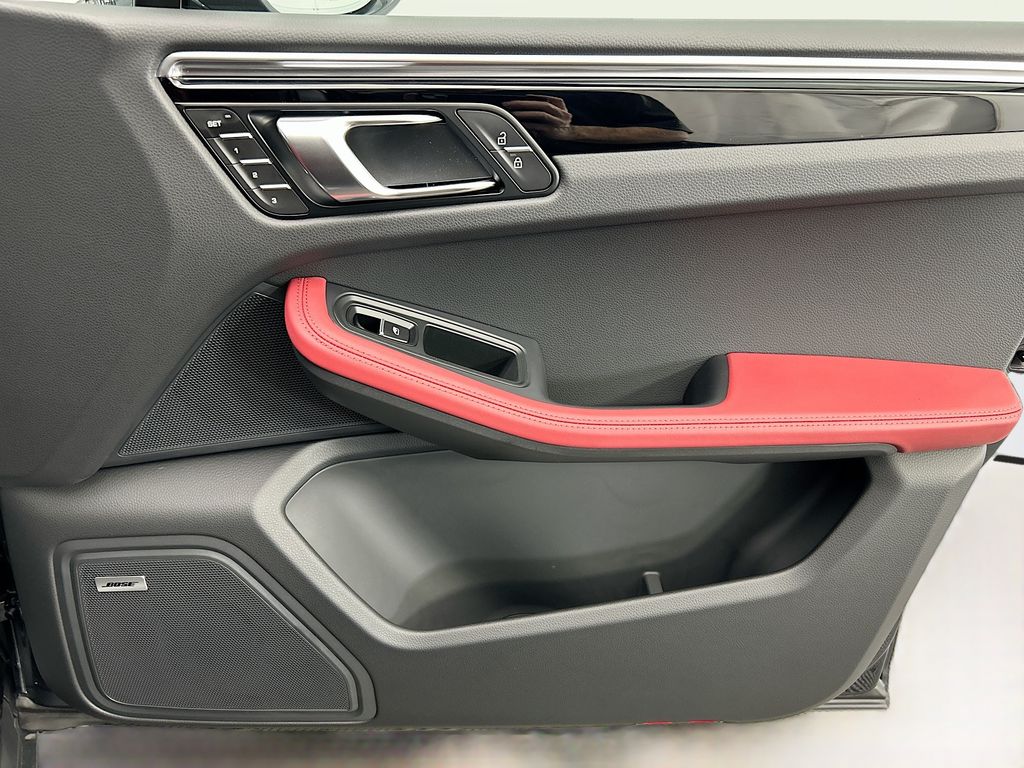 Thumbnail: 2026 Porsche Macan - 26