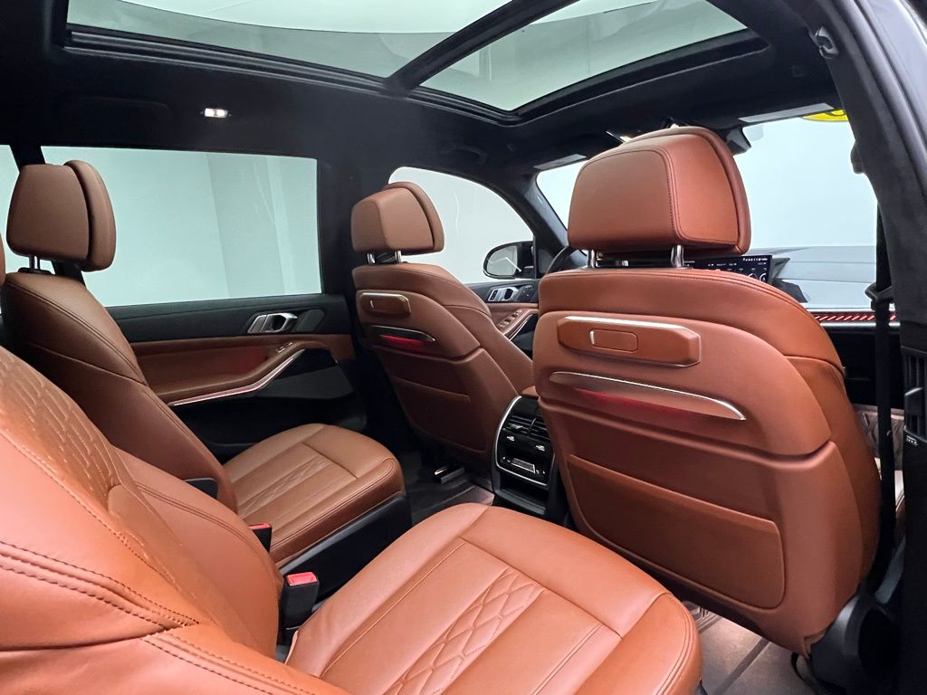 Thumbnail: 2023 BMW X7 - 8