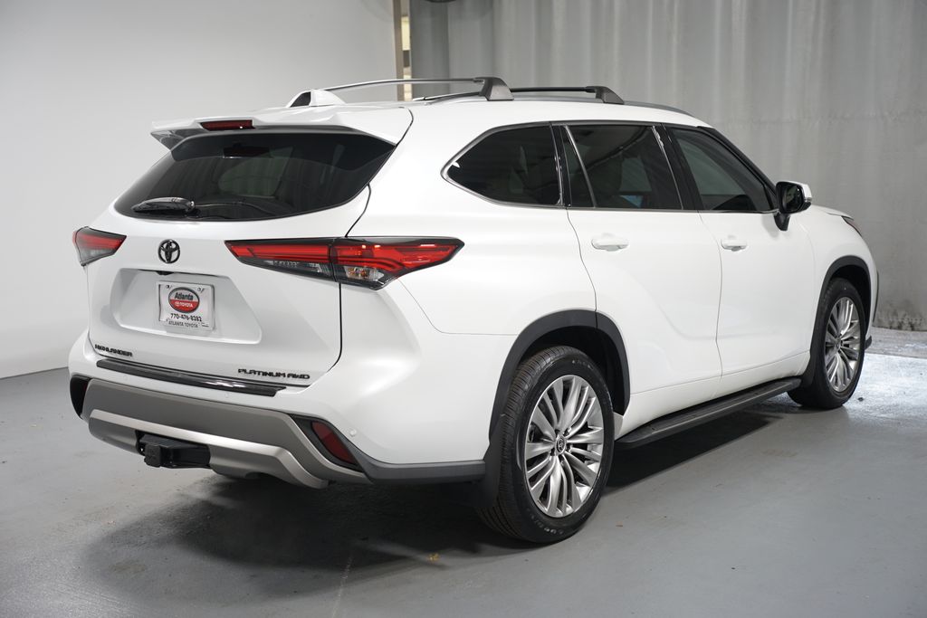 Thumbnail: 2022 Toyota Highlander - 8