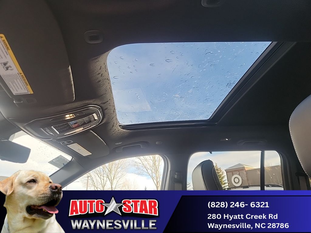 new 2025 Jeep Grand Cherokee car, priced at $47,990