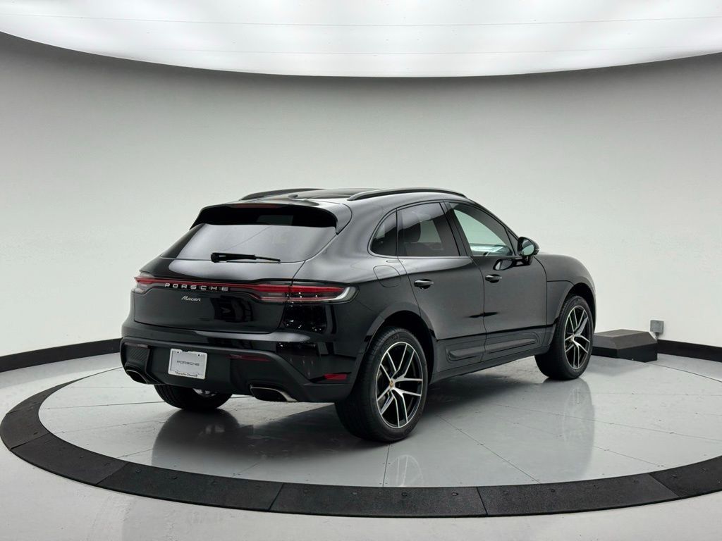 Thumbnail: 2025 Porsche Macan - 9