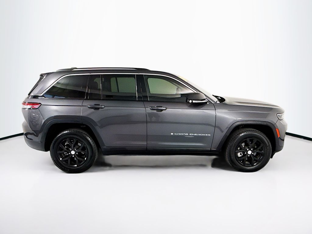 Thumbnail: 2023 Jeep Grand Cherokee - 4
