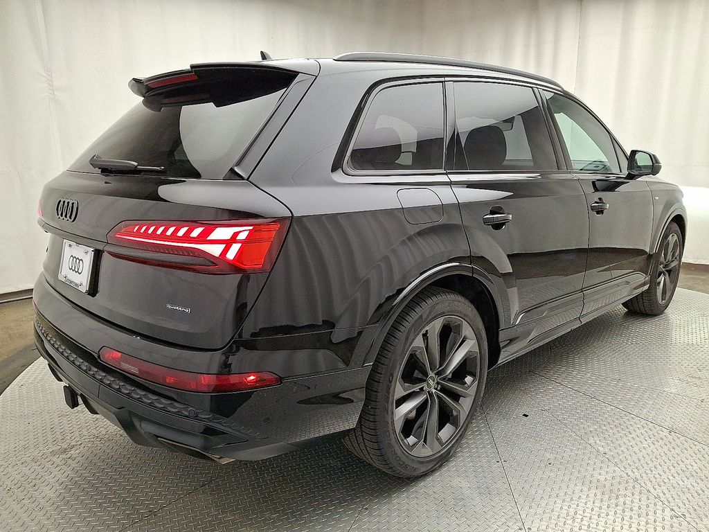 Thumbnail: 2026 Audi Q7 - 3