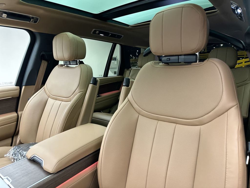 Thumbnail: 2026 Land Rover Range Rover - 18