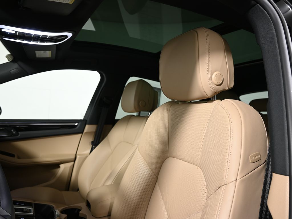 Thumbnail: 2025 Porsche Macan - 15