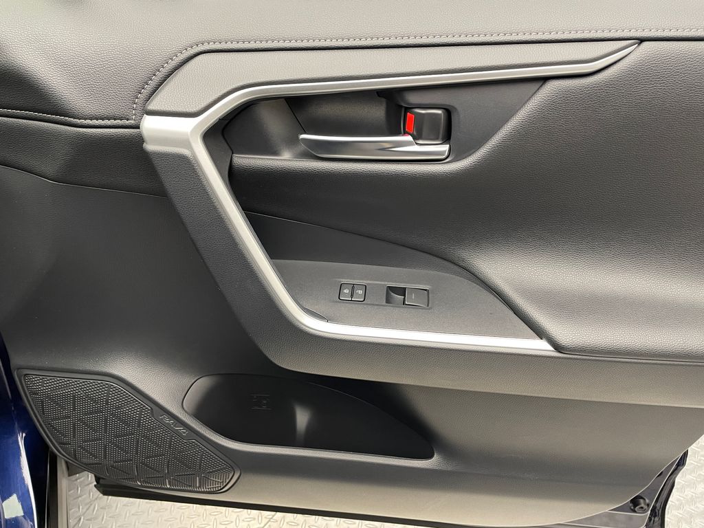 Thumbnail: 2022 Toyota RAV4 - 15