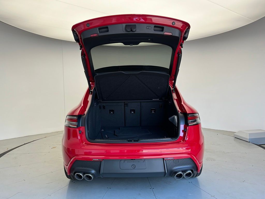 Thumbnail: 2026 Porsche Macan - 20