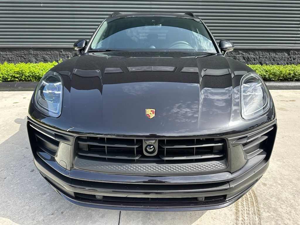 Thumbnail: 2026 Porsche Macan - 8