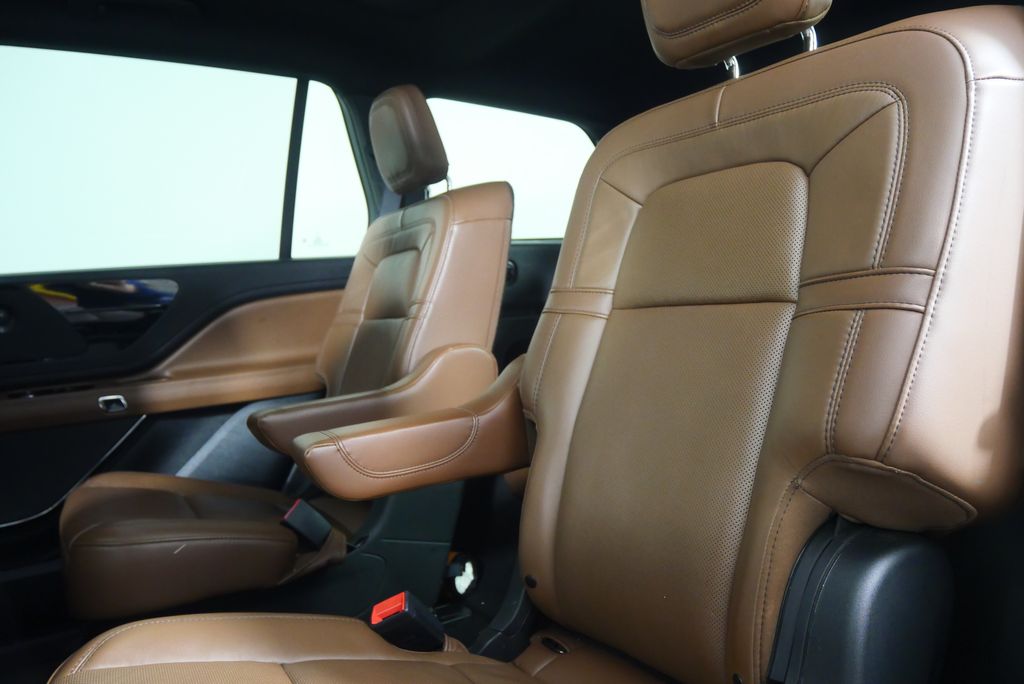 Thumbnail: 2022 Lincoln Aviator - 16