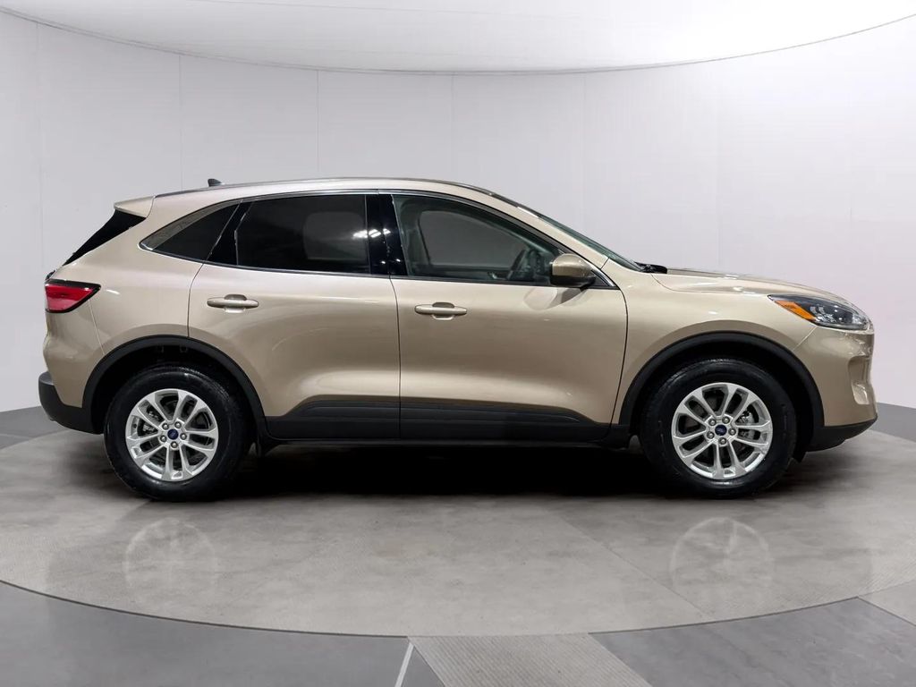 Used 2021 Desert Gold Metallic Ford SE image 2