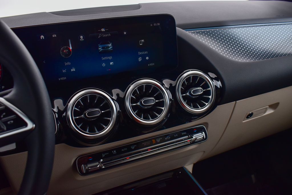 Thumbnail: 2026 Mercedes-Benz GLA - 15