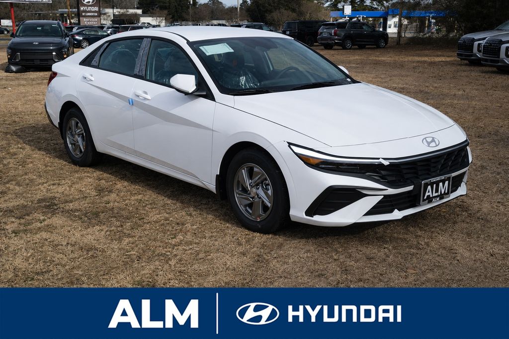 New 2026 White Hyundai SE image 4