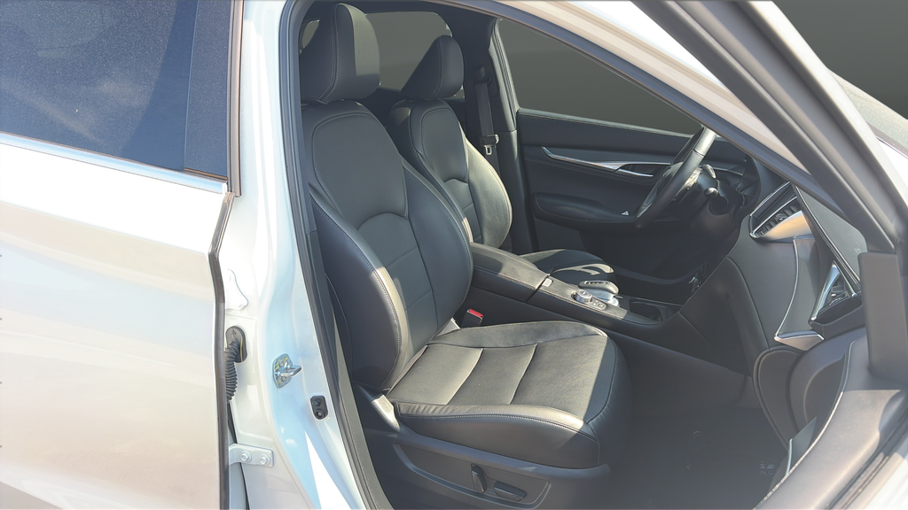 Used 2025 Radiant White INFINITI LUXE image 23