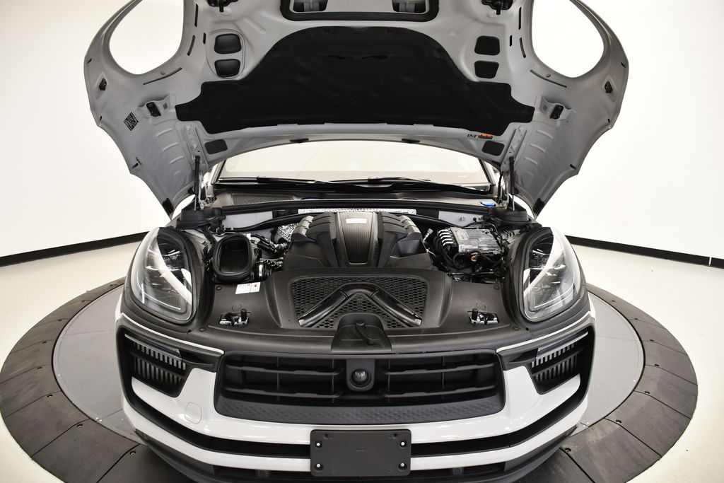 Thumbnail: 2024 Porsche Macan - 13