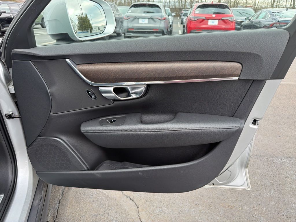 Thumbnail: 2018 Volvo S90 - 26