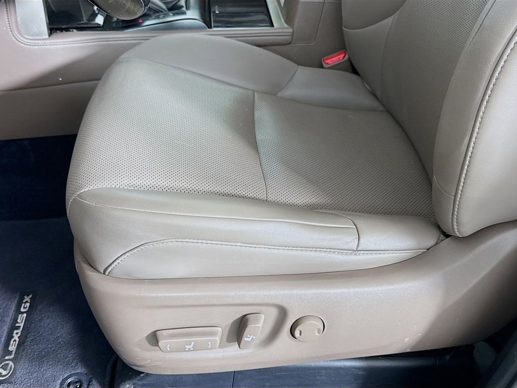 Thumbnail: 2020 Lexus GX - 20