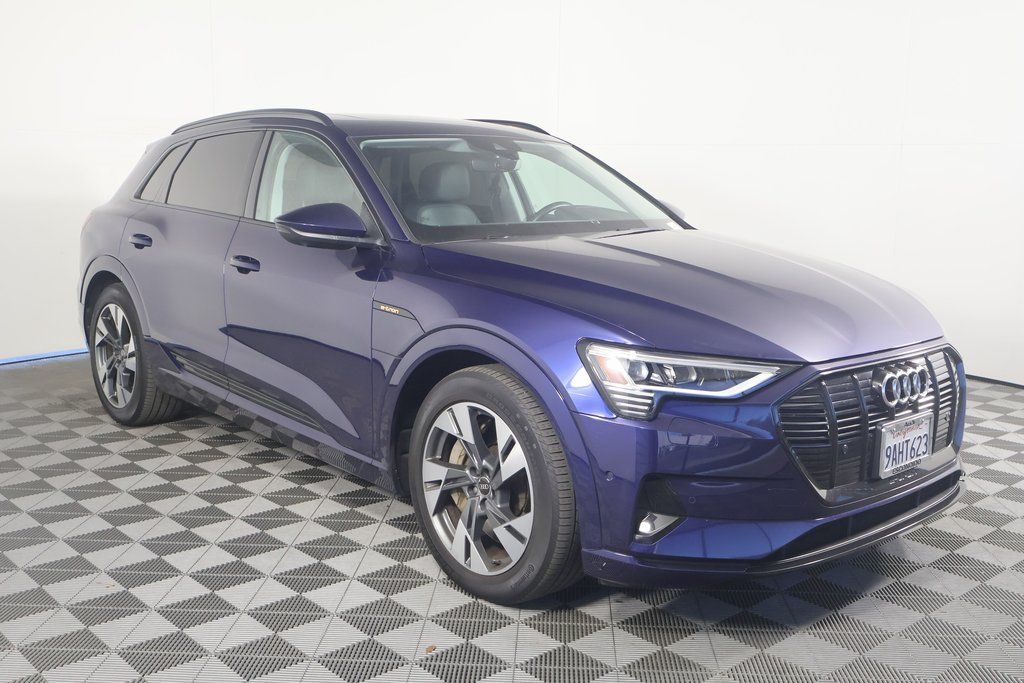 2021 Audi e-tron Premium 3