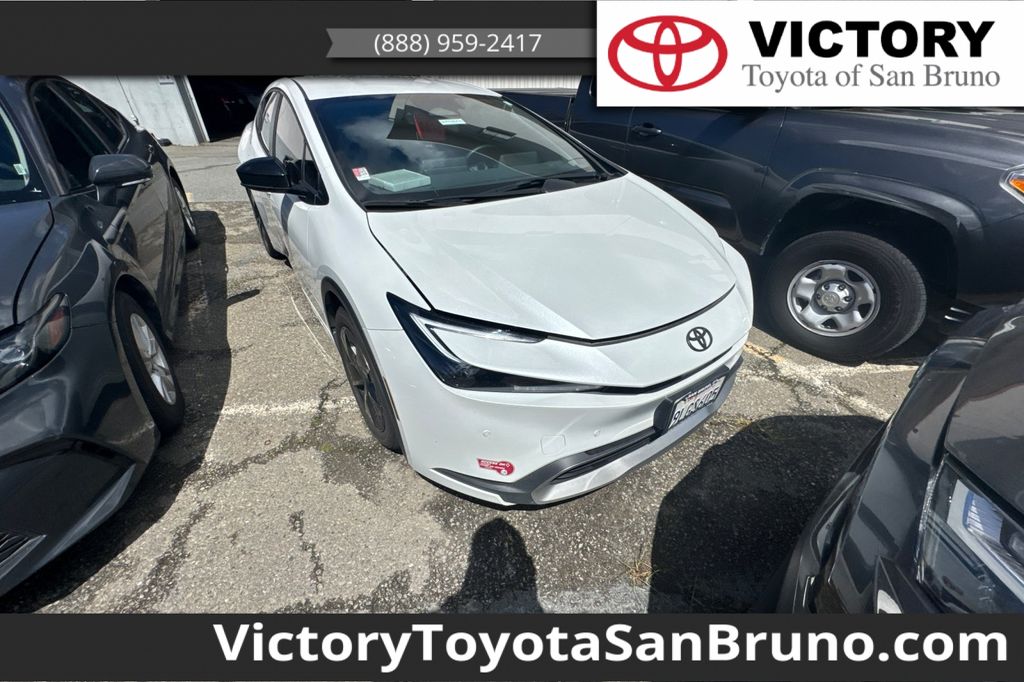 White (Wind Chill Pearl) 2024 Toyota Prius Prime SE FWD Hatchback Front-Wheel Drive Continuously Variable Transmission