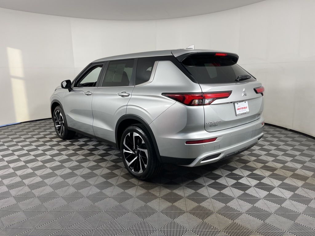 Thumbnail: 2024 Mitsubishi Outlander - 13