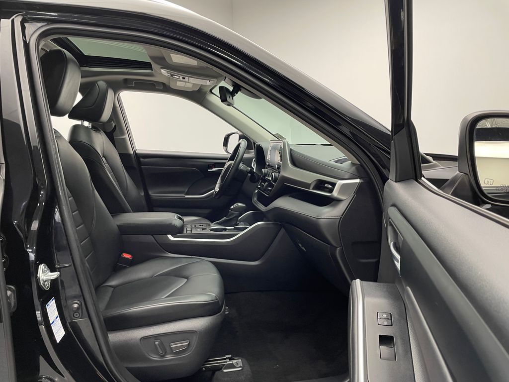 Thumbnail: 2021 Toyota Highlander - 17