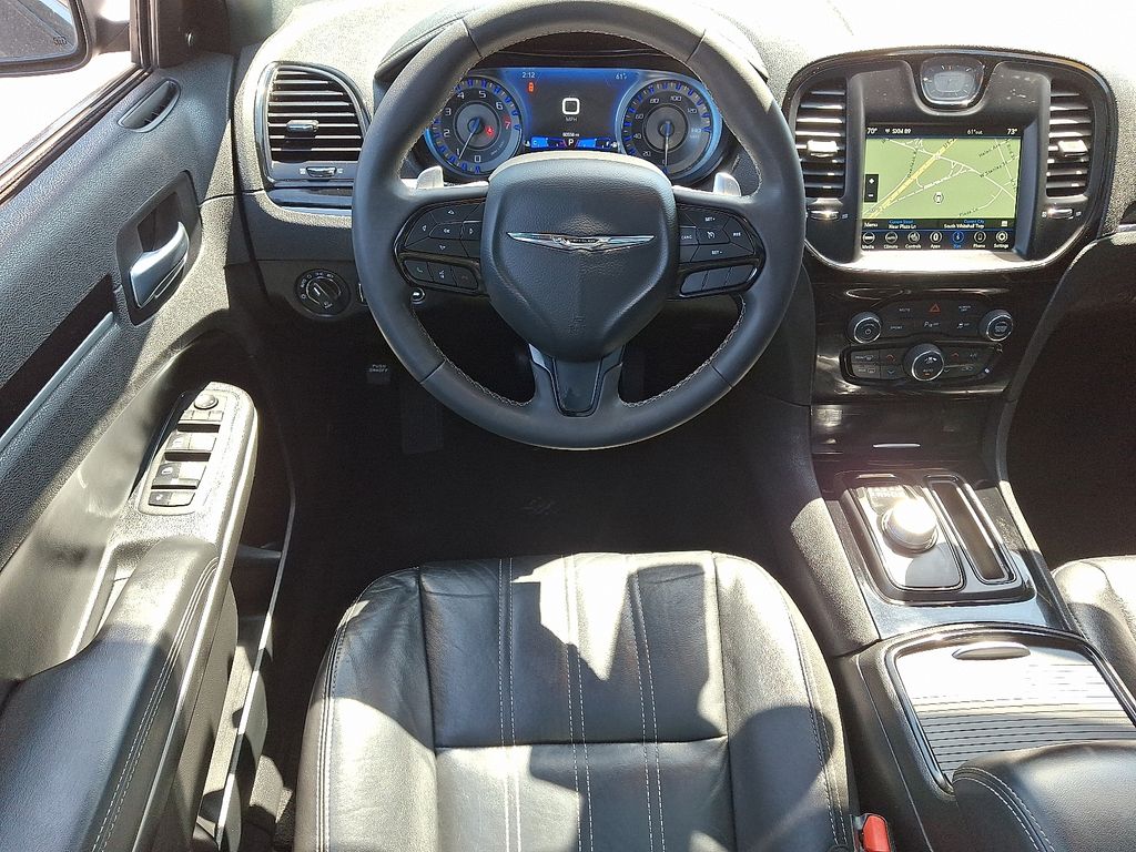 2022 Chrysler 300 — photo 12