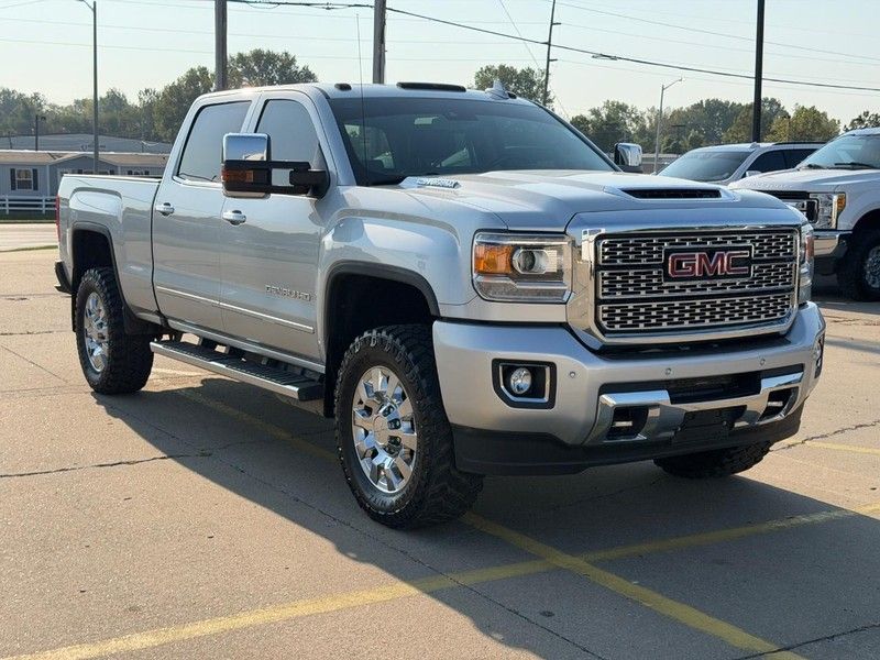 2018 GMC Sierra 2500HD Denali Crew Cab SB 4WD