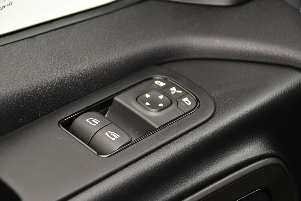 Thumbnail: 2025 Mercedes-Benz Sprinter - 26