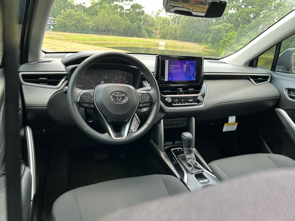 2024 Toyota Corolla Cross LE 12