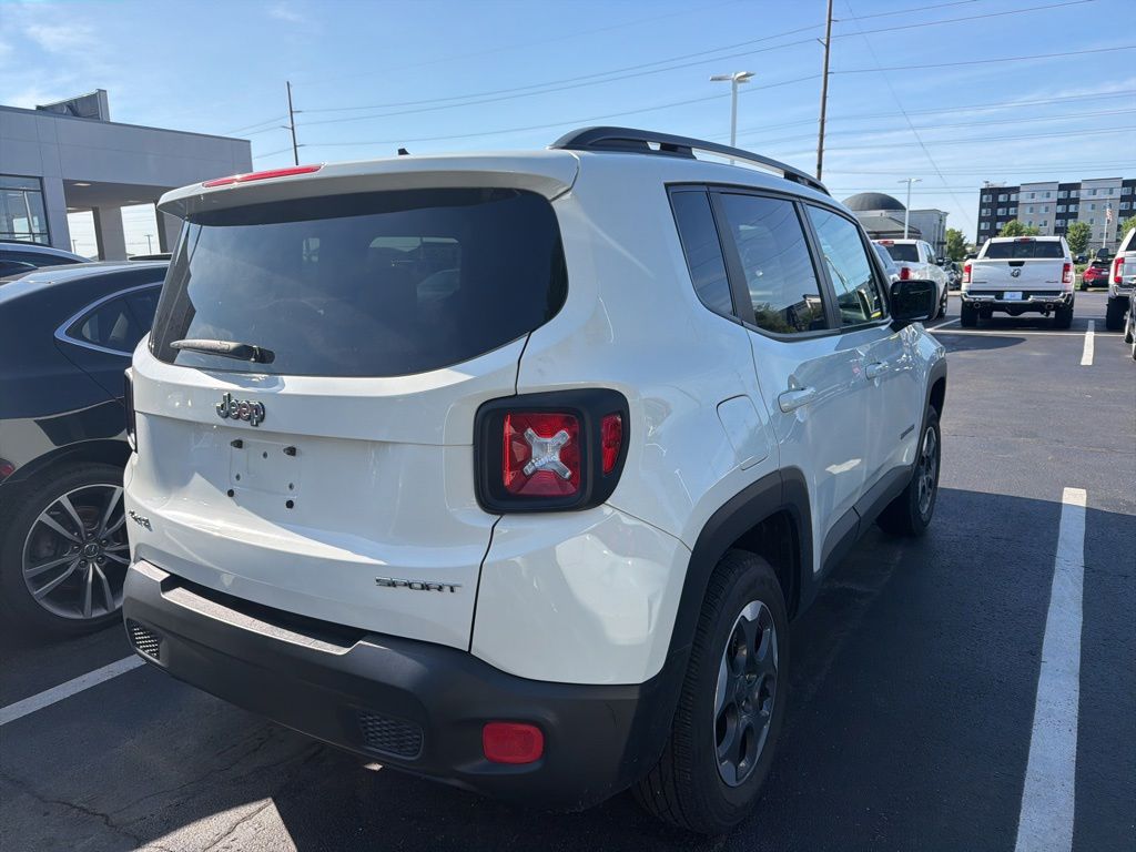 Thumbnail: 2017 Jeep Renegade - 3