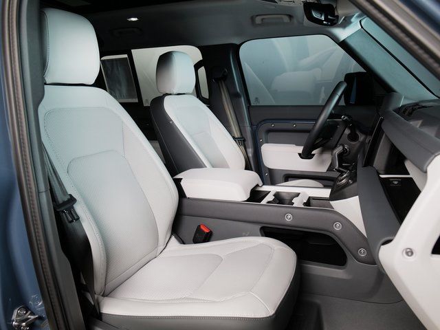 Used 2025 Blue Land Rover S image 3