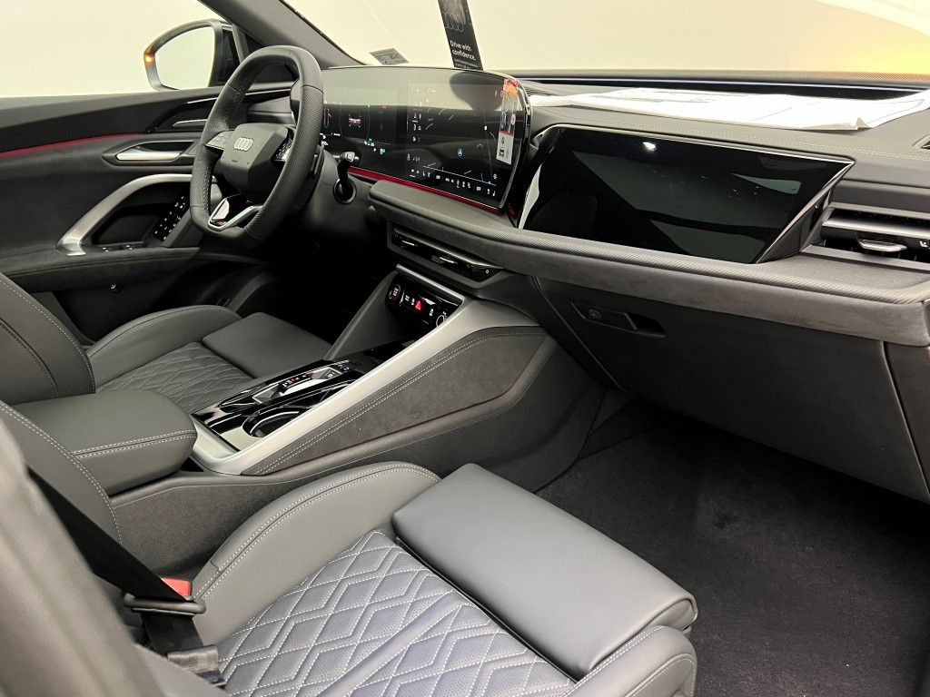 Thumbnail: 2025 Audi SQ5 - 15