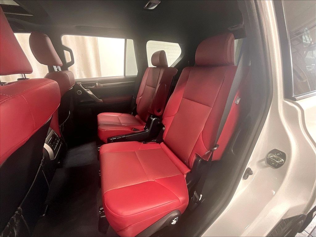 2022 Lexus GX — photo 15
